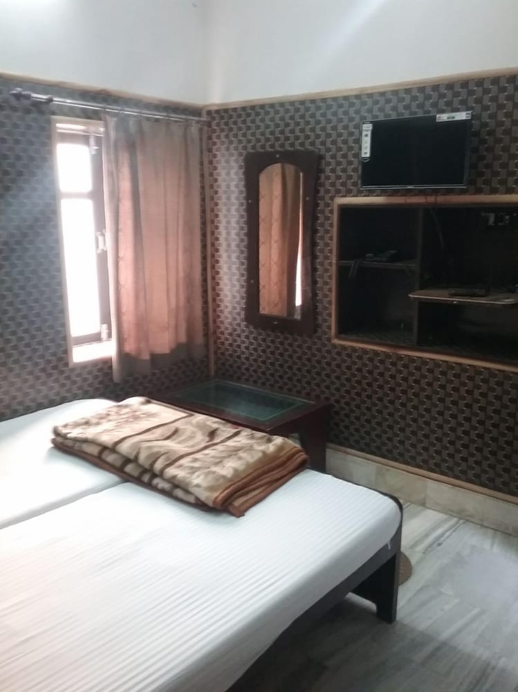 Teerth Guest House 38/64