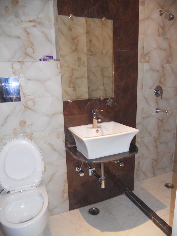 Hotel Amax Inn 34/39