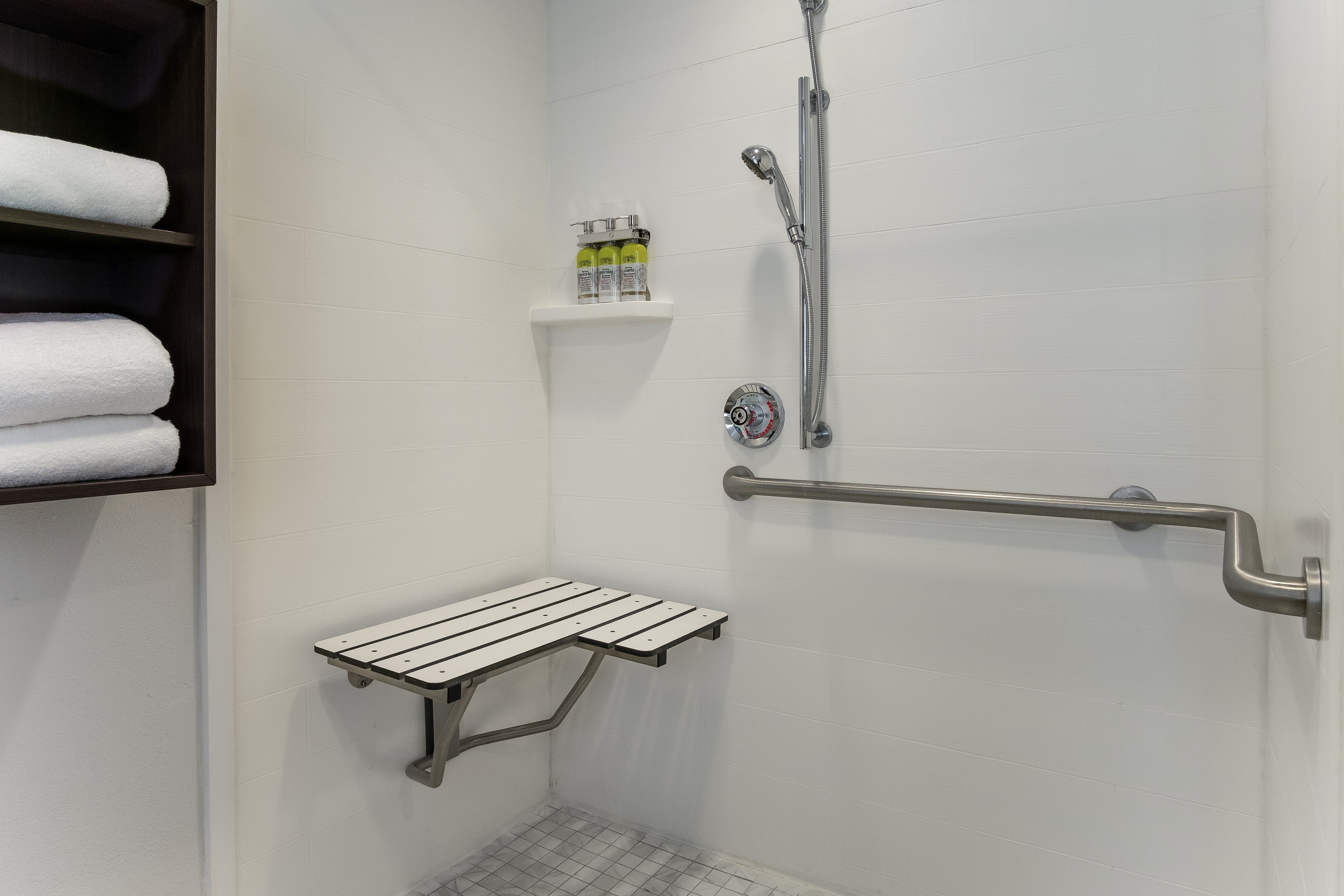 Holiday Inn Express and Suites Orlando - International Drive 79/79