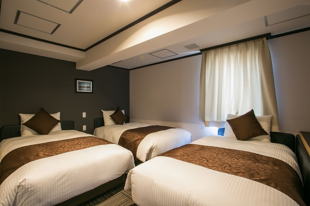 Empire Hotel Osaka 4/13