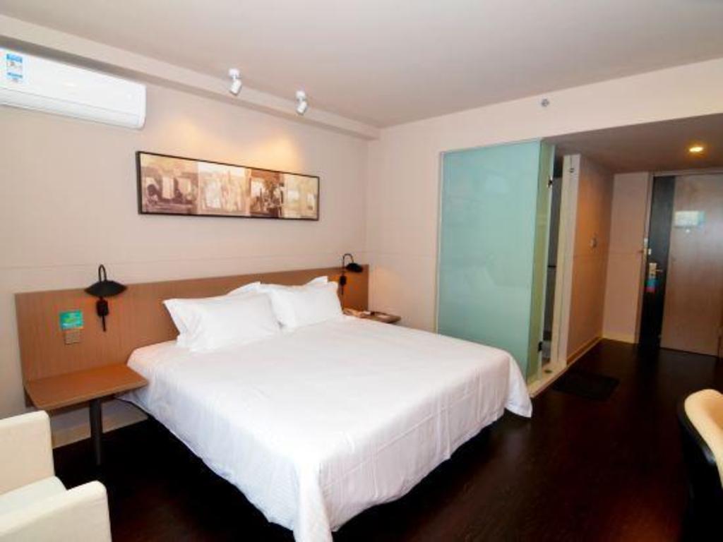 Jinjiang Inn Select (Xi'an East Second Ring Xinjiamiao Metro Station) 8/35