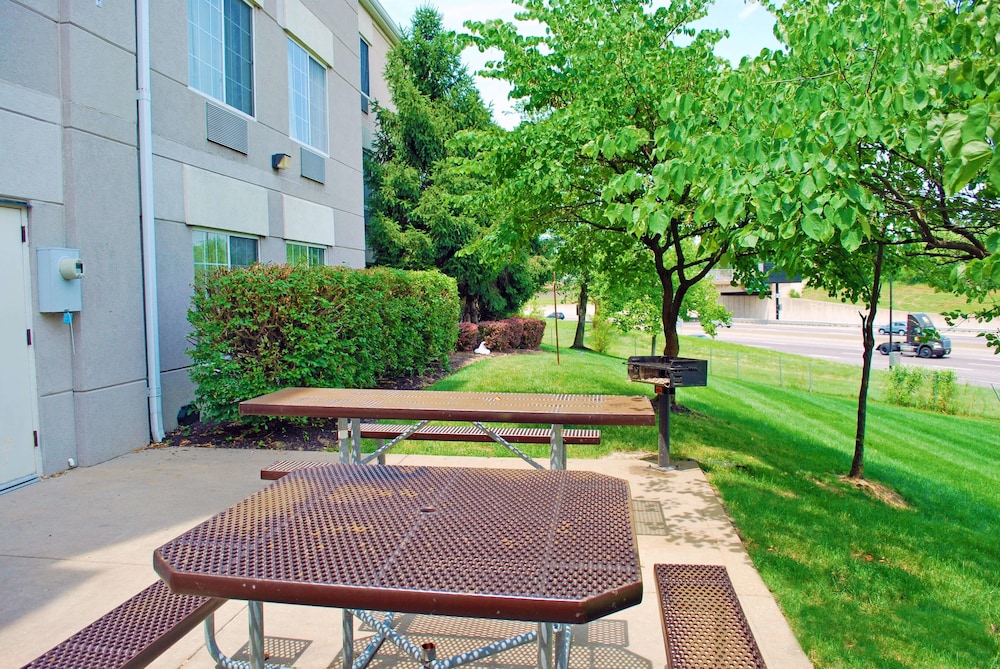 Extended Stay America Select Suites - St. Louis - Airport - Central 26/48