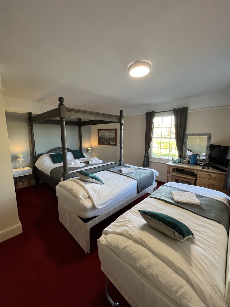 The Castle Hotel 14/30