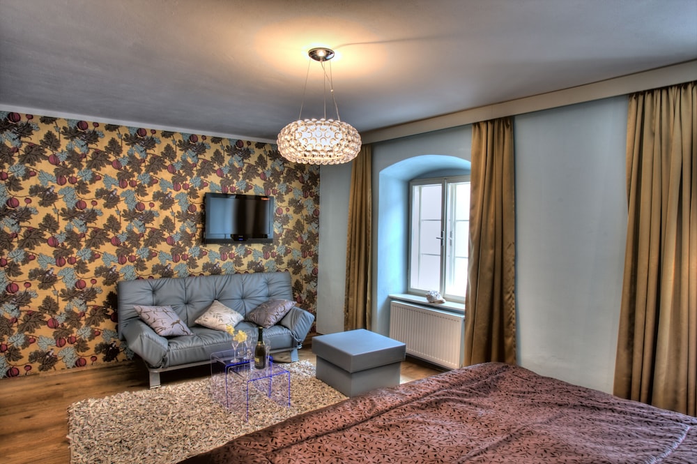 HOTEL PEREGRIN 48/72