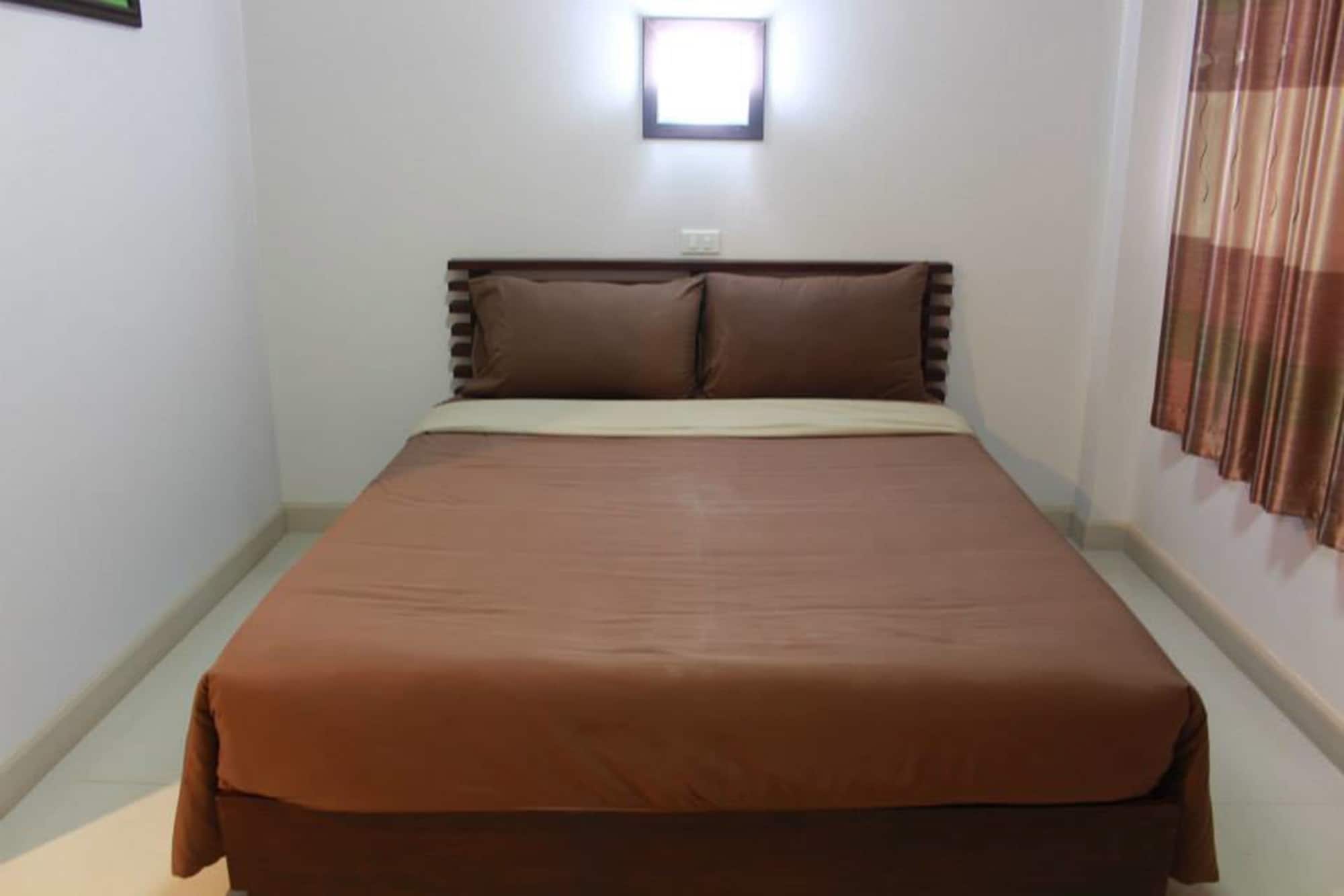 ROOM, DOUBLE BED