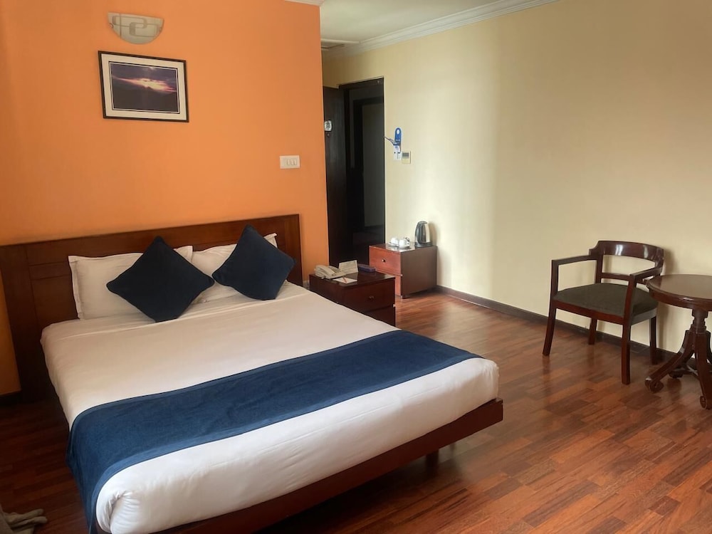 SUMMIT RESIDENCY AIRPORT HOTEL 13/48