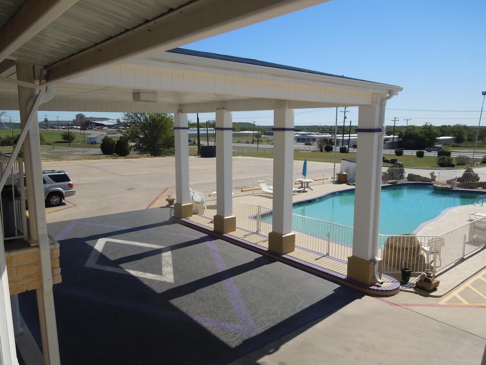 Knights Inn Mineral Wells 26/45