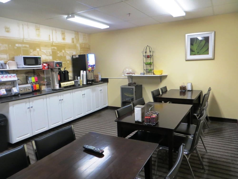 Super 8 By Wyndham Saskatoon Near Downtown 34/46