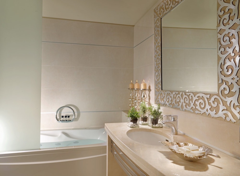 Divani Escape - Adults Only 33/67