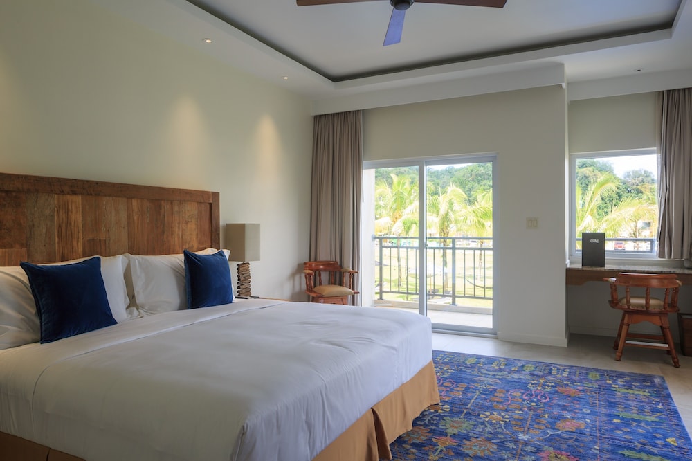 Marina, Rock, King Bed, Island View