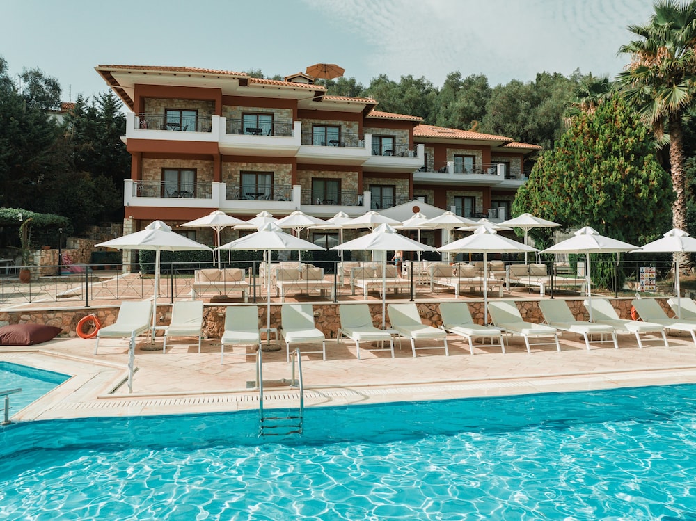 Dracos Hotel 3/56