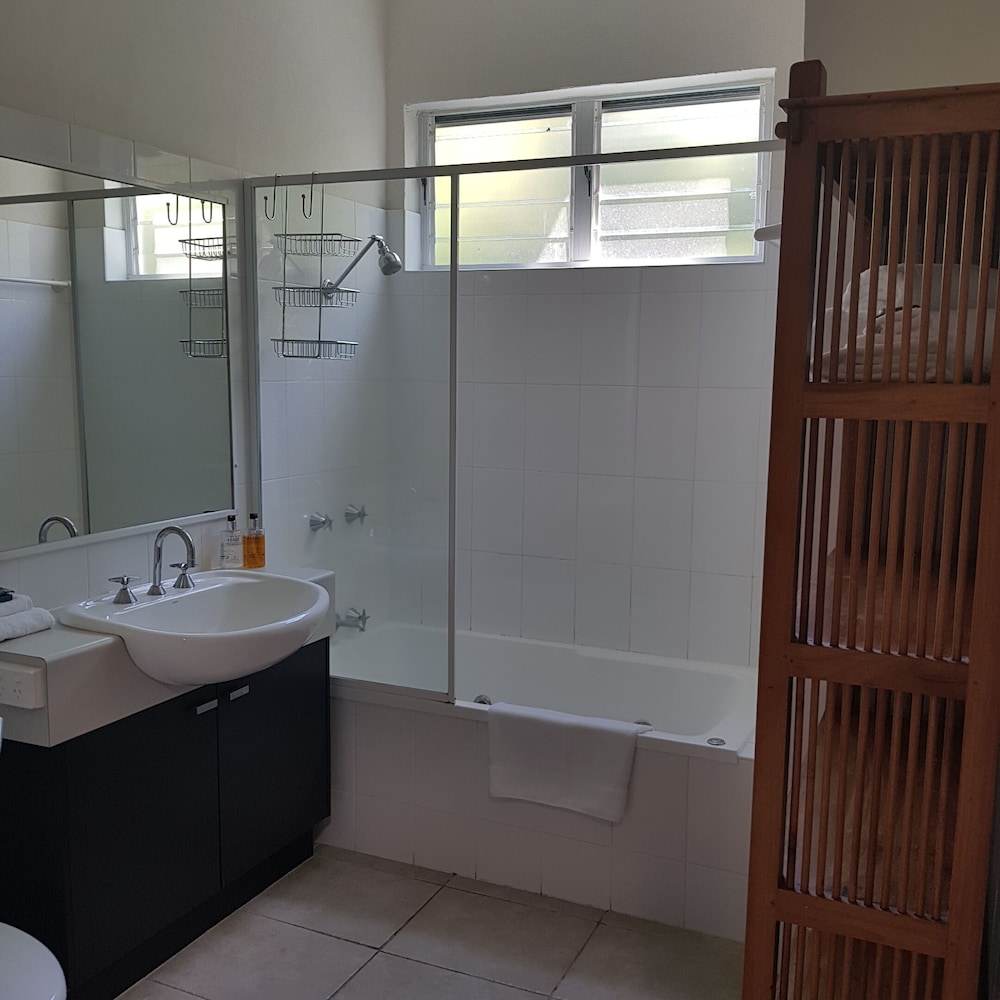 CORAL SEA VILLAS 32/34