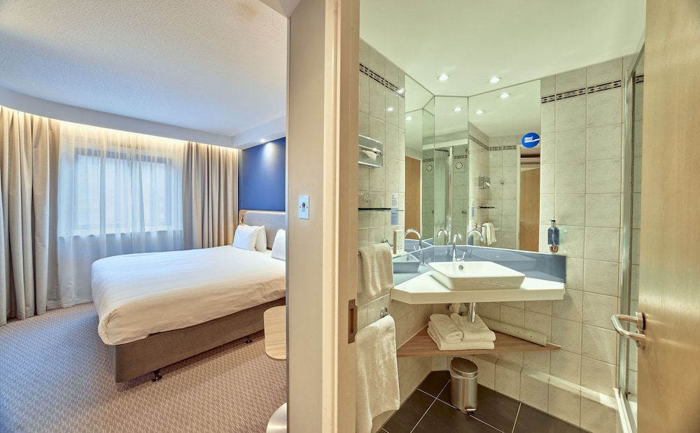 Holiday Inn Express London - Stratford by IHG 18/76