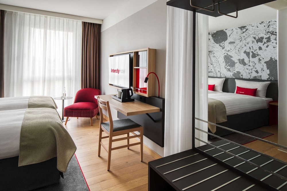BUSINESS, TWIN BEDS