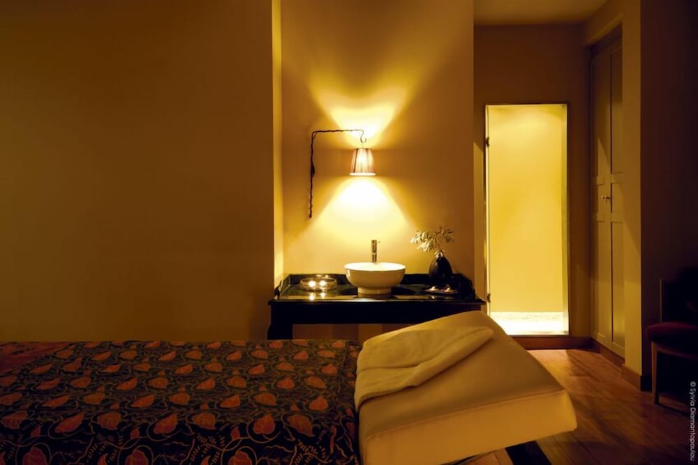 Emelisse Hotel 28/59