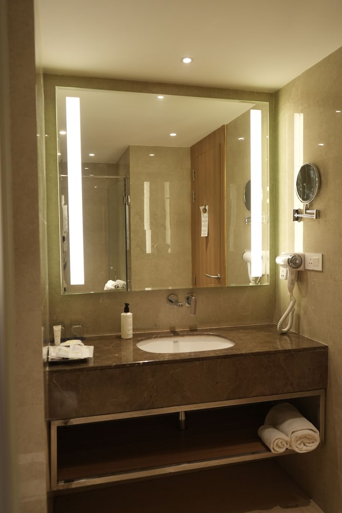 Golden Tulip Bhopal 49/50