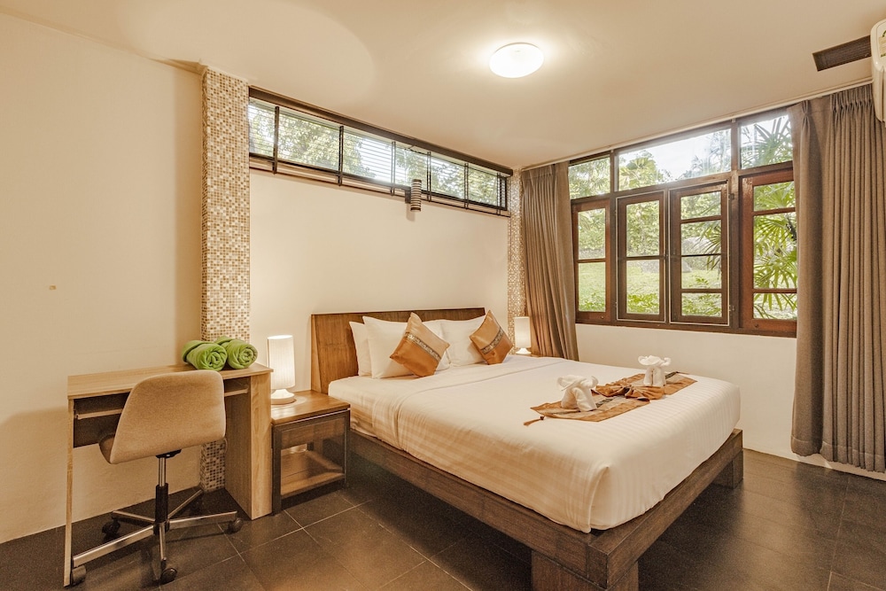 2 BEDROOMS, GARDEN, SUITE