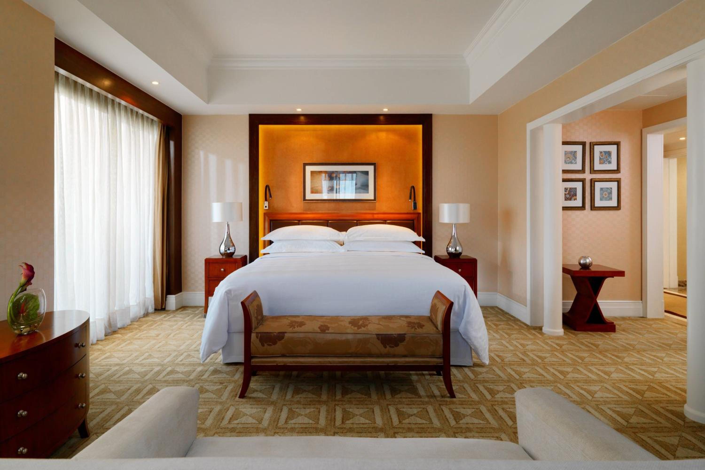 Ambassador, Suite, King Bed, River View, Club Lounge Access, High Floor