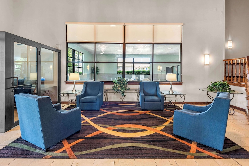 Clarion Inn & Suites Indianapolis Northwest 36/55