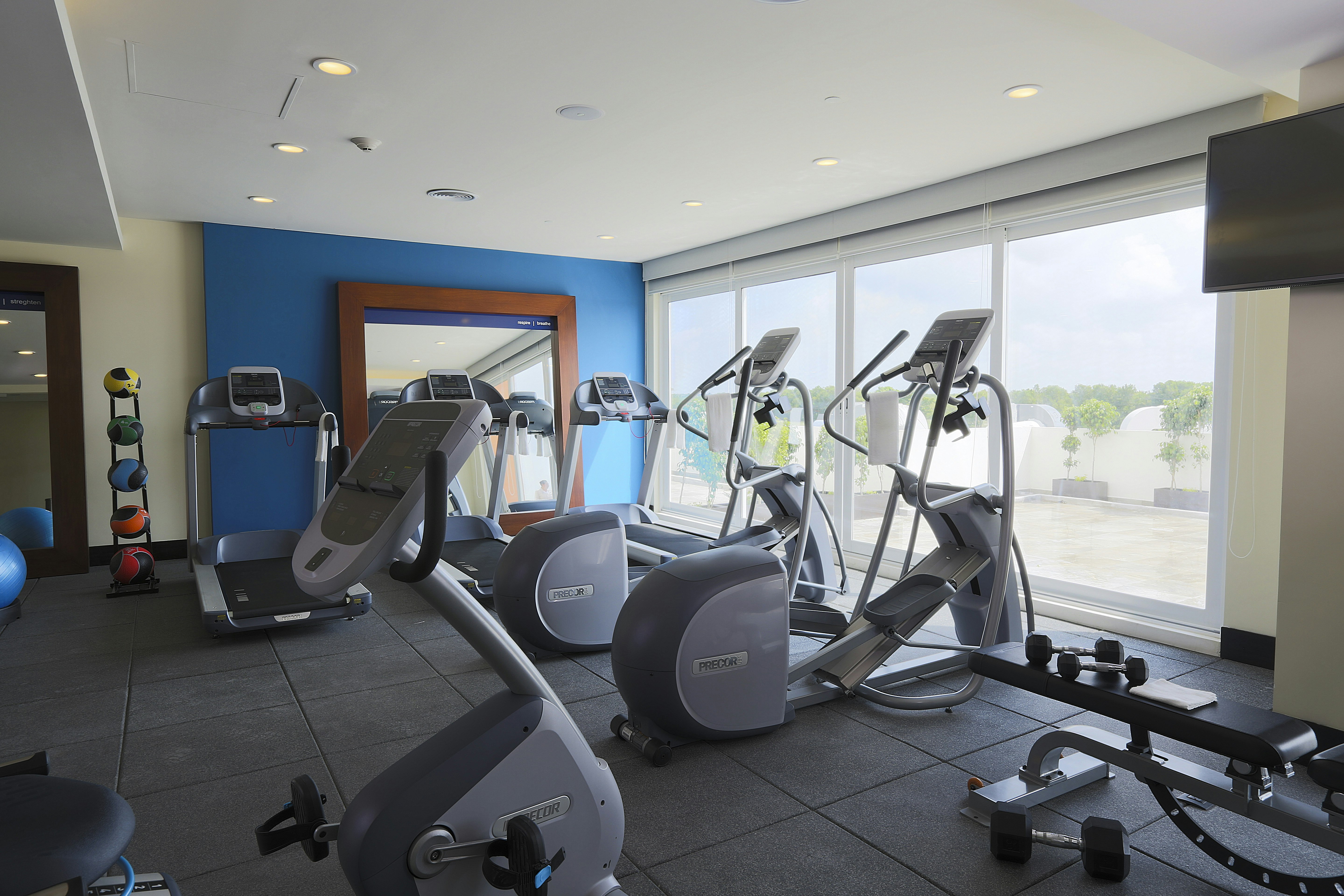 Hampton Inn & Suites by Hilton Paraiso 6/14