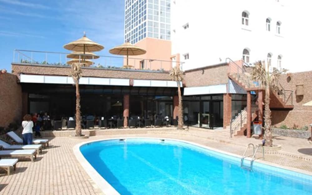 Omega Hotel 45/46