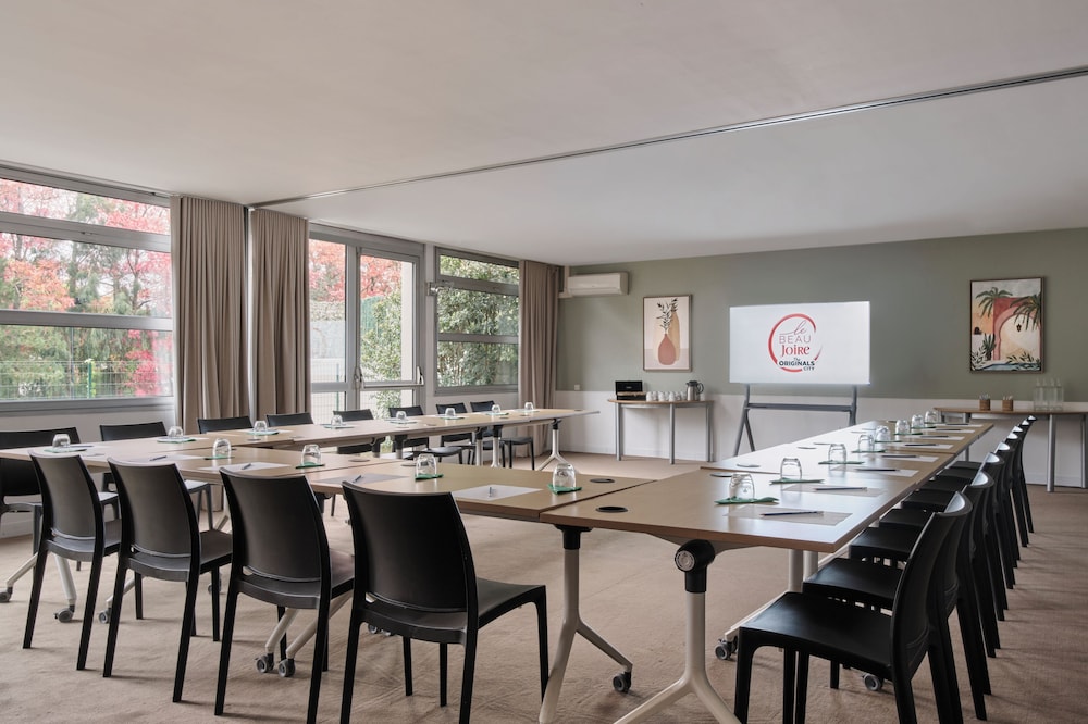 LOGIS BEAUJOIRE HOTEL 29/37