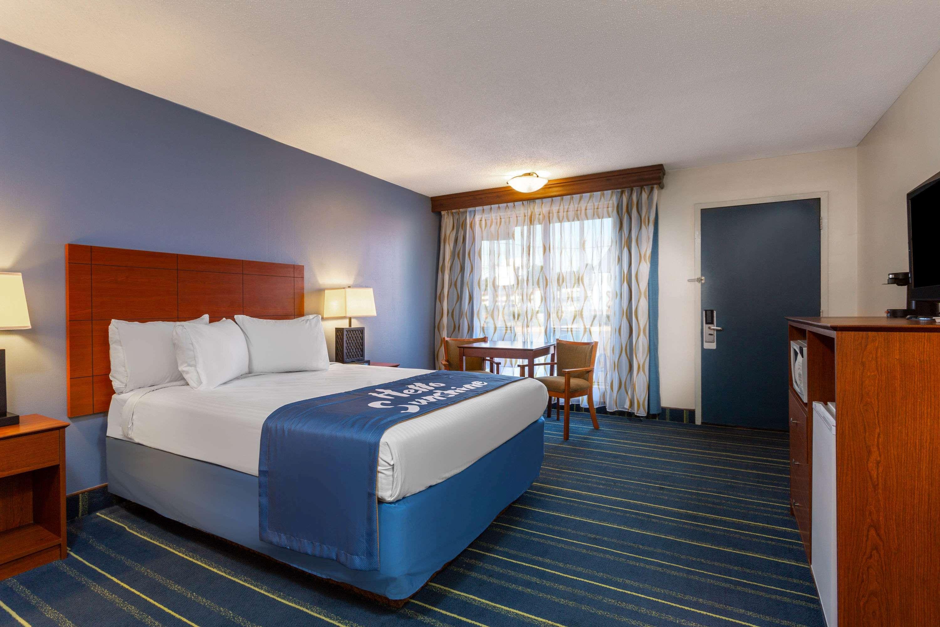 Days Inn By Wyndham Breezewood 21/34