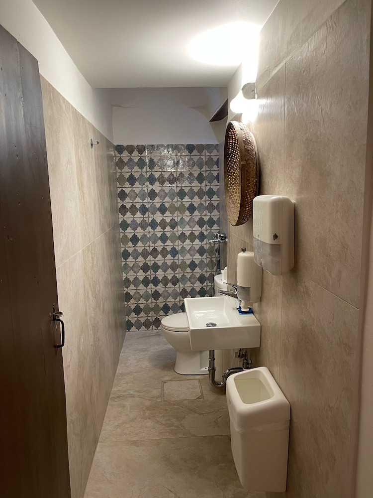 Captain Vasilis Hotel 54/56