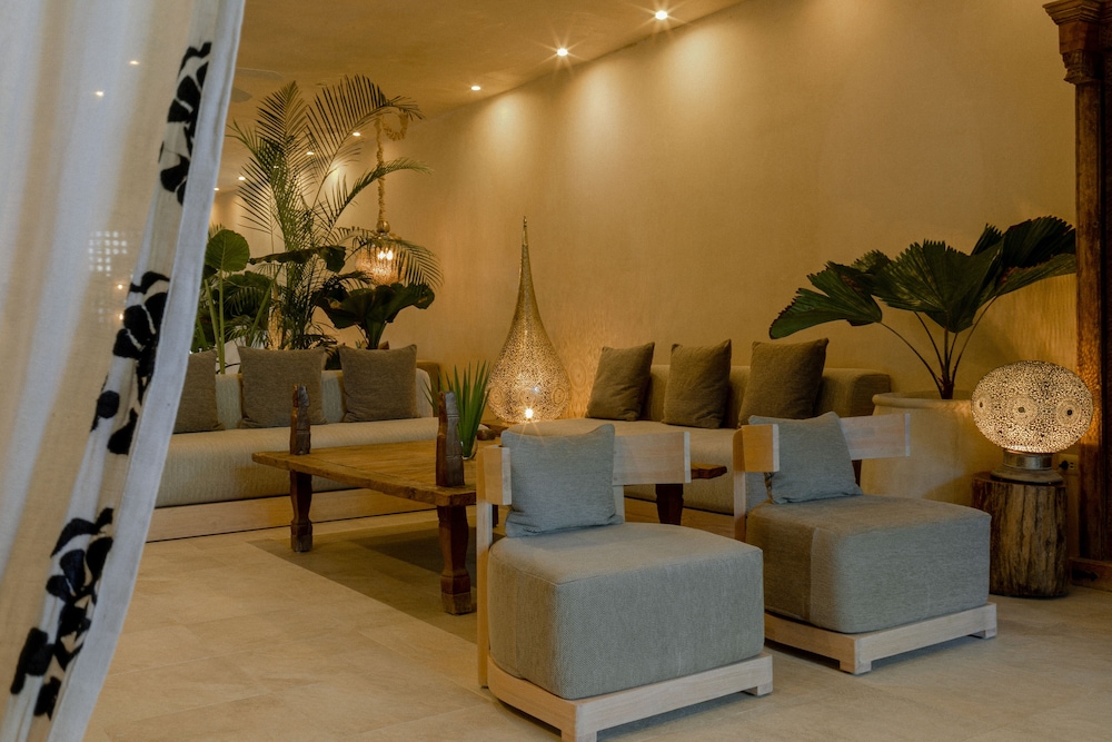 JASHITA HOTEL BOUTIQUE 53/84