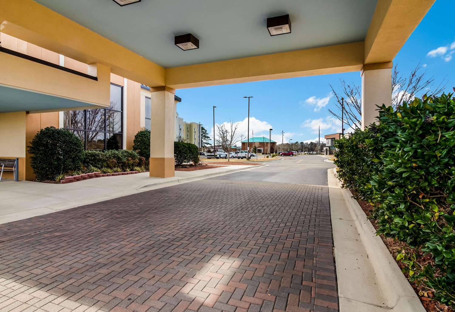 Clarion Pointe New Bern 33/37