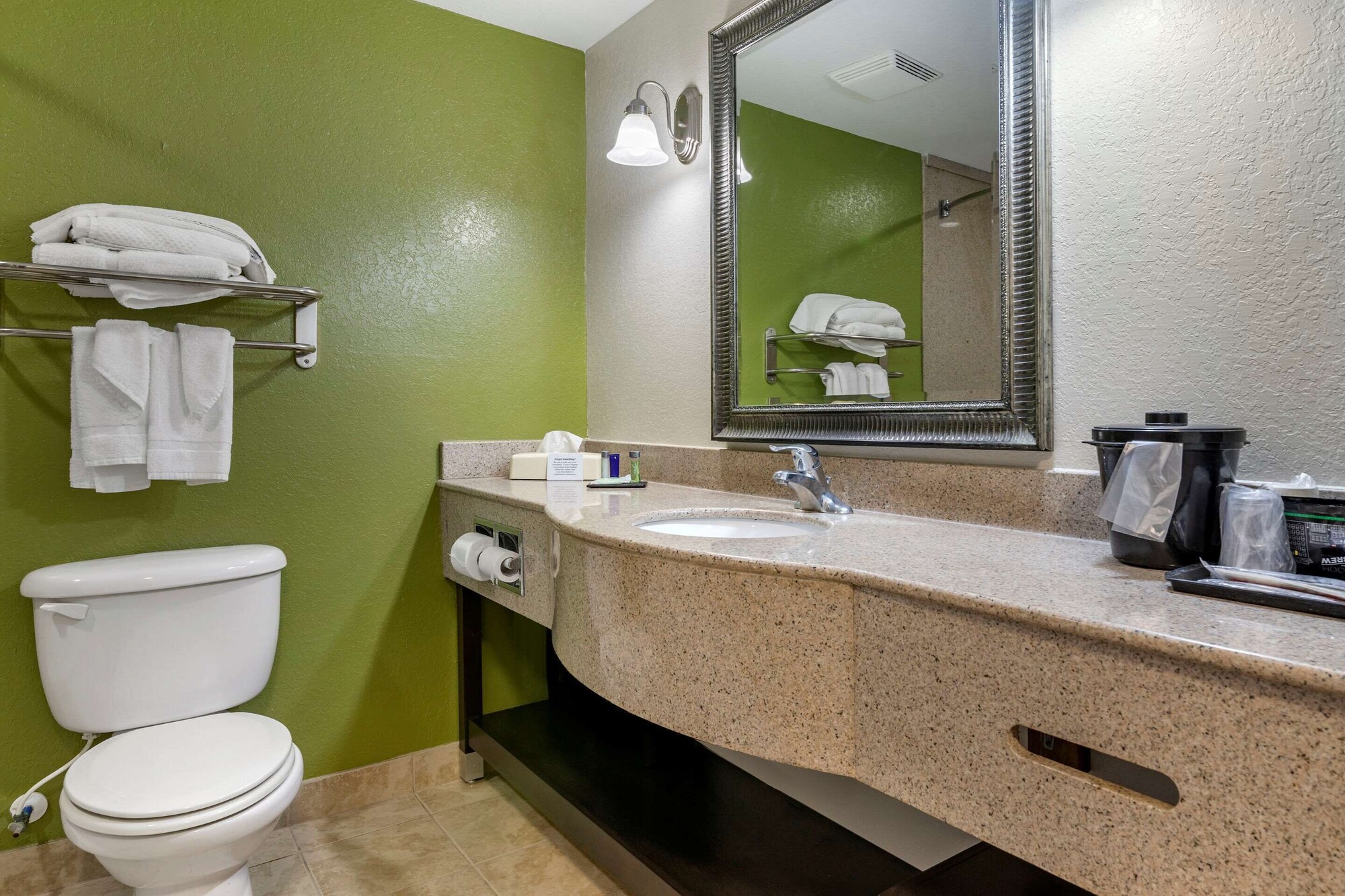 جناح بسرير كينج مع أريكة، Sleep Inn & Suites Brunswick North, GA 2/2