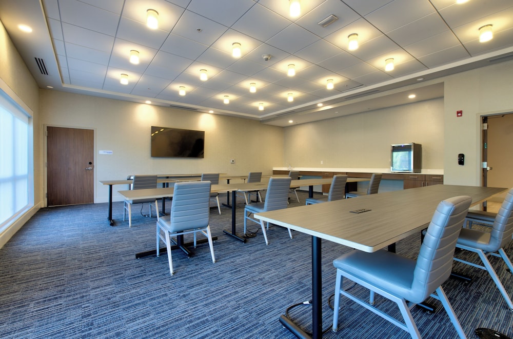 Holiday Inn Express and Suites Onalaska - La Crosse Area 63/71