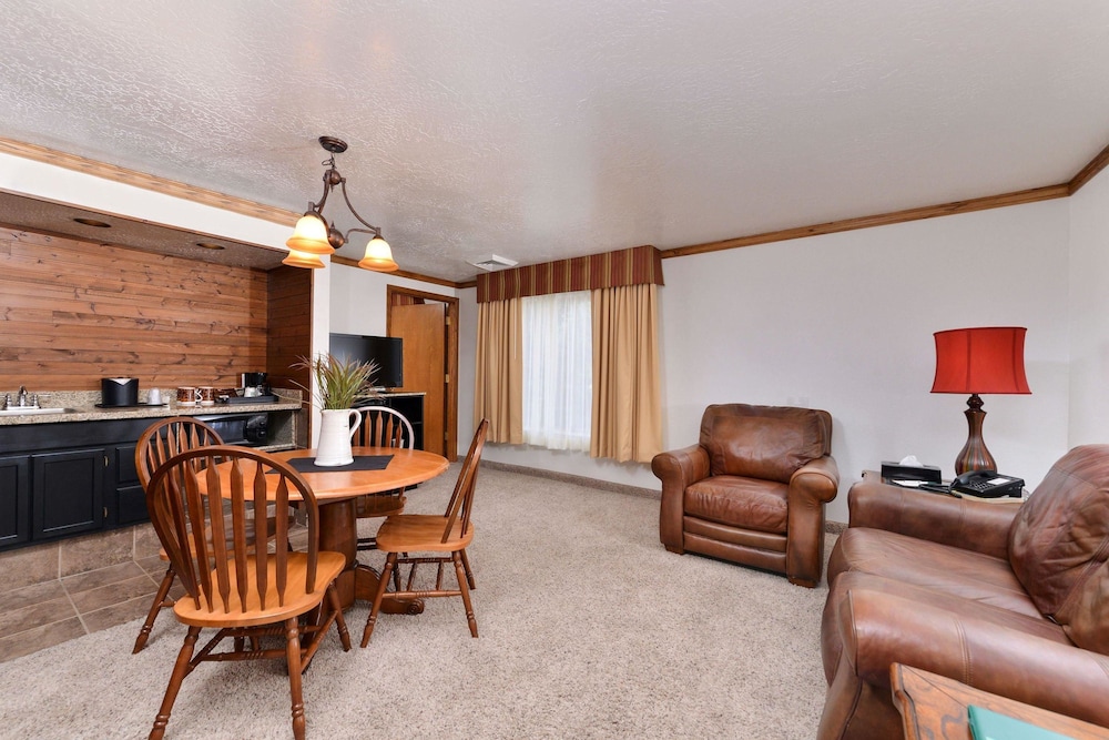 Quality Inn Vernal Near Dinosaur National Monument 41/43