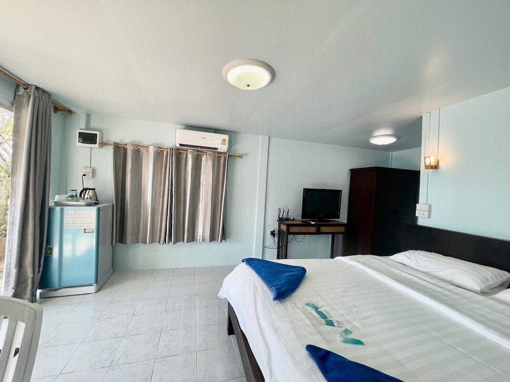 Naiharn On The Rock Resort 15/50