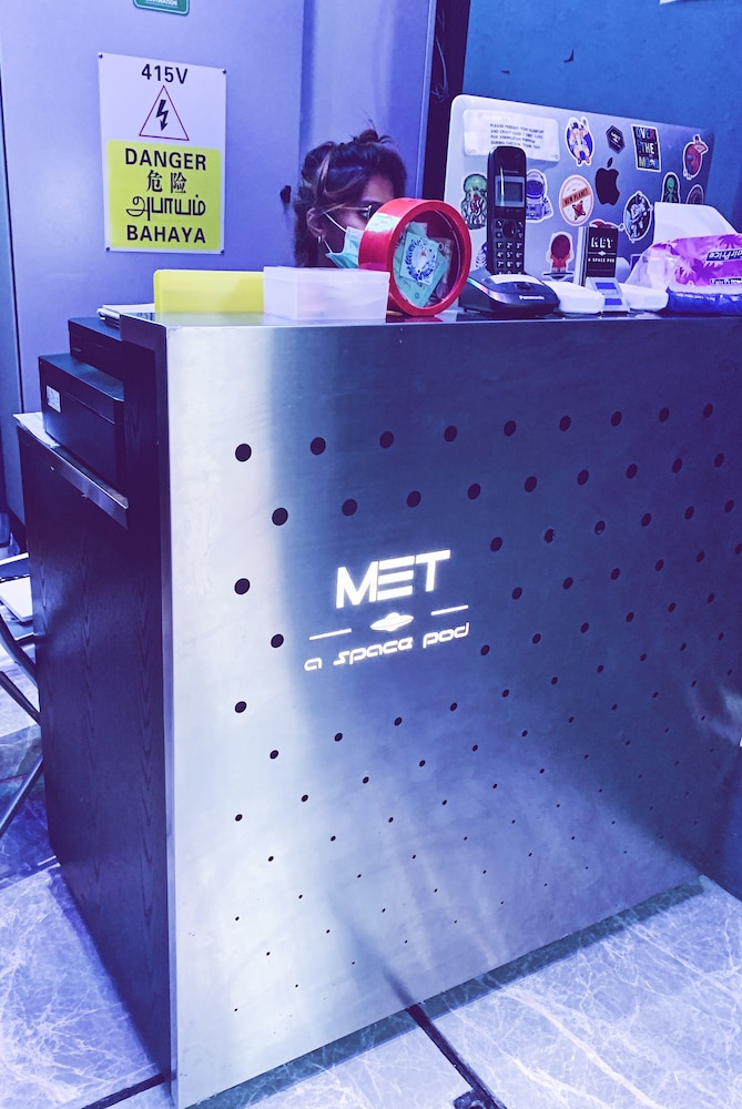 Met A Space Pod @ Arab Street 8/50