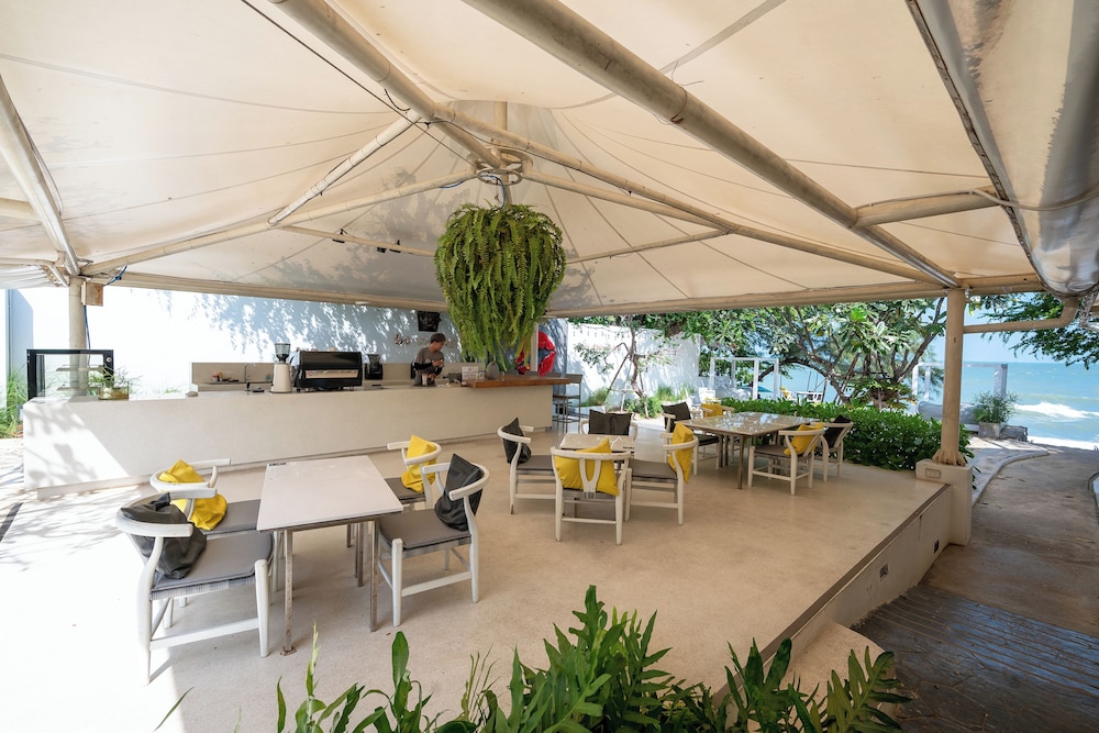 Sanae Beach Club 54/68