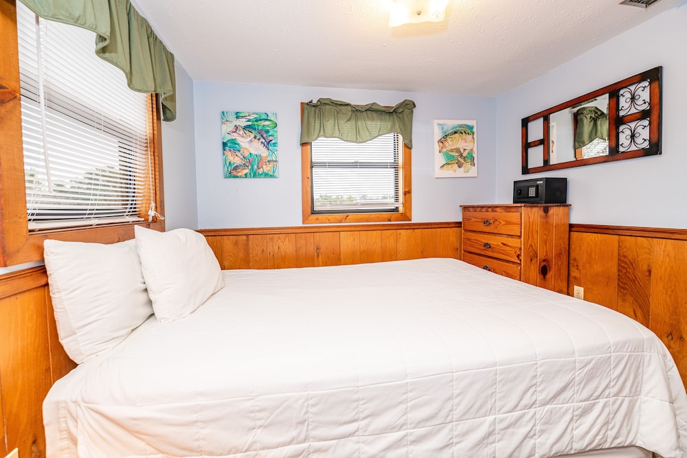 Guy Harvey Camp Mack Lodge & RV Resort 8/50