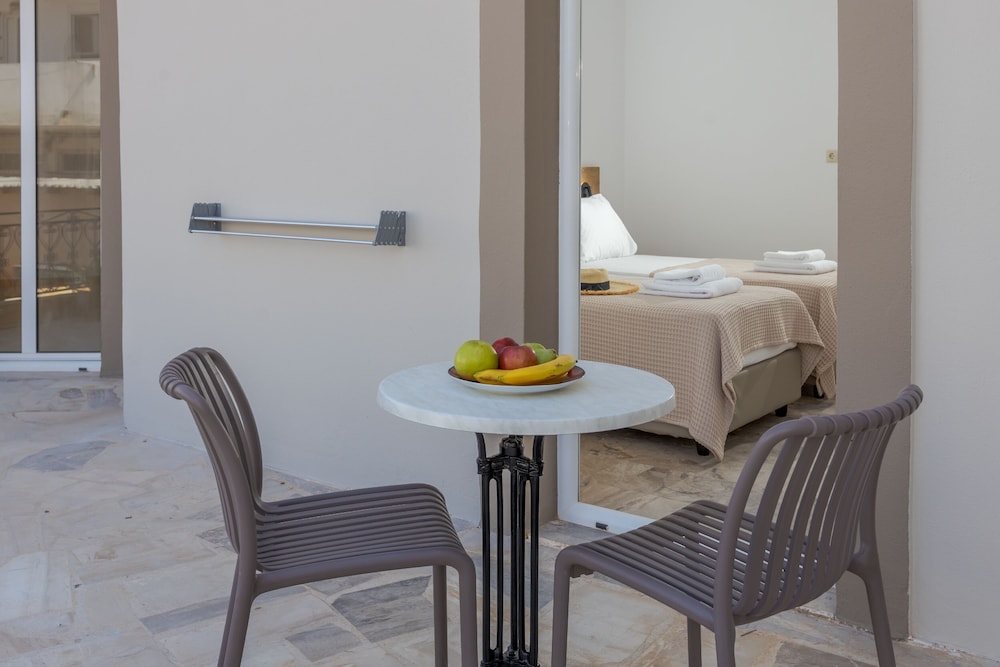 AMARA SEASIDE 37/44
