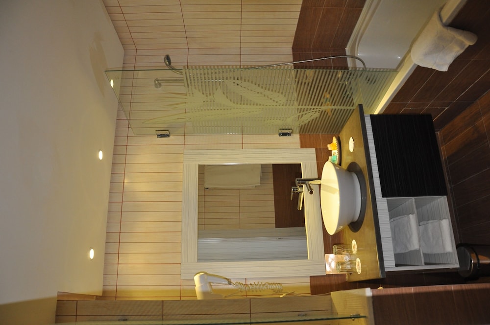Paradis Palace 30/30
