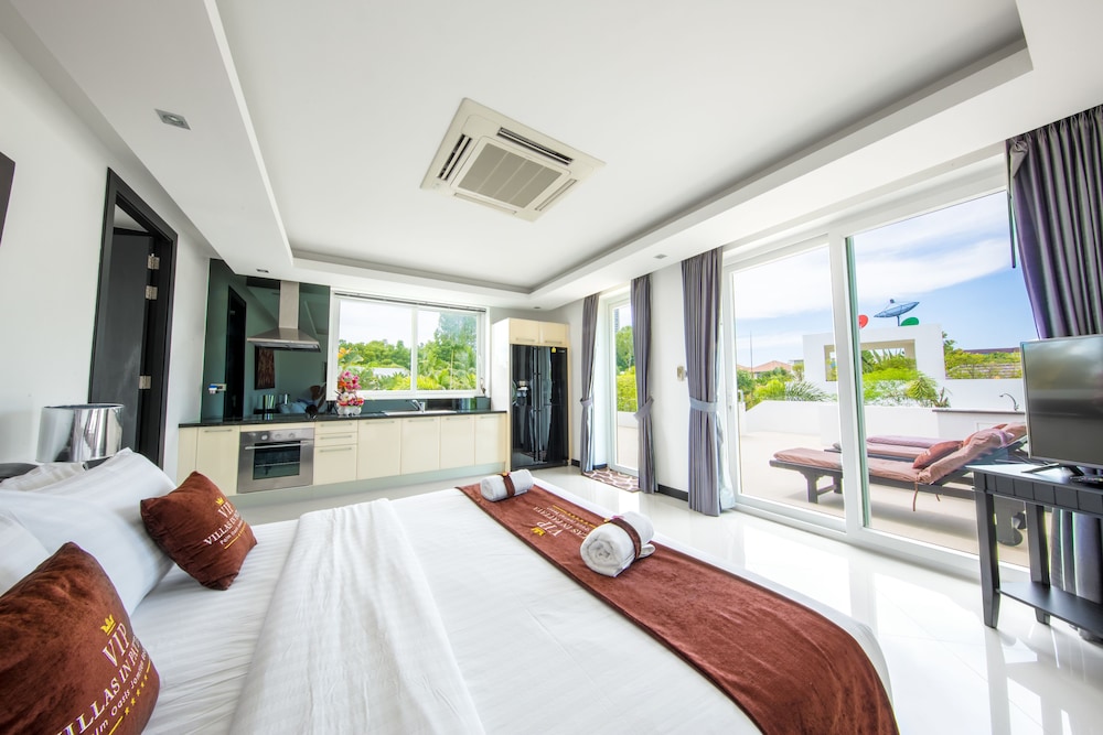 Hollywood Jomtien Beach 33/78