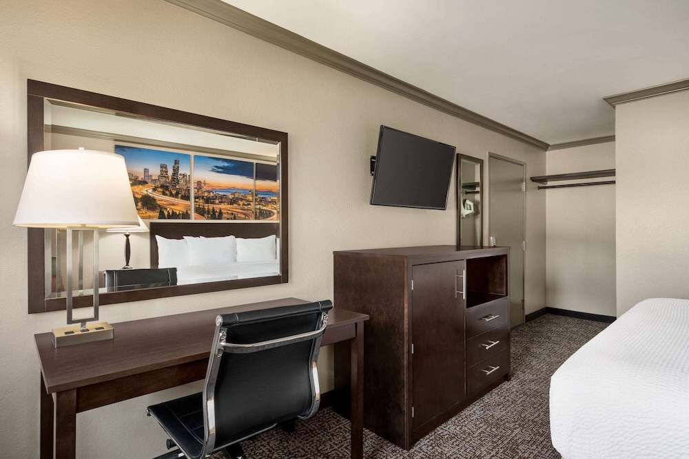 Baymont By Wyndham Monterey Park 19/45