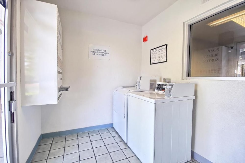 Motel6 Porterville, CA 24/57