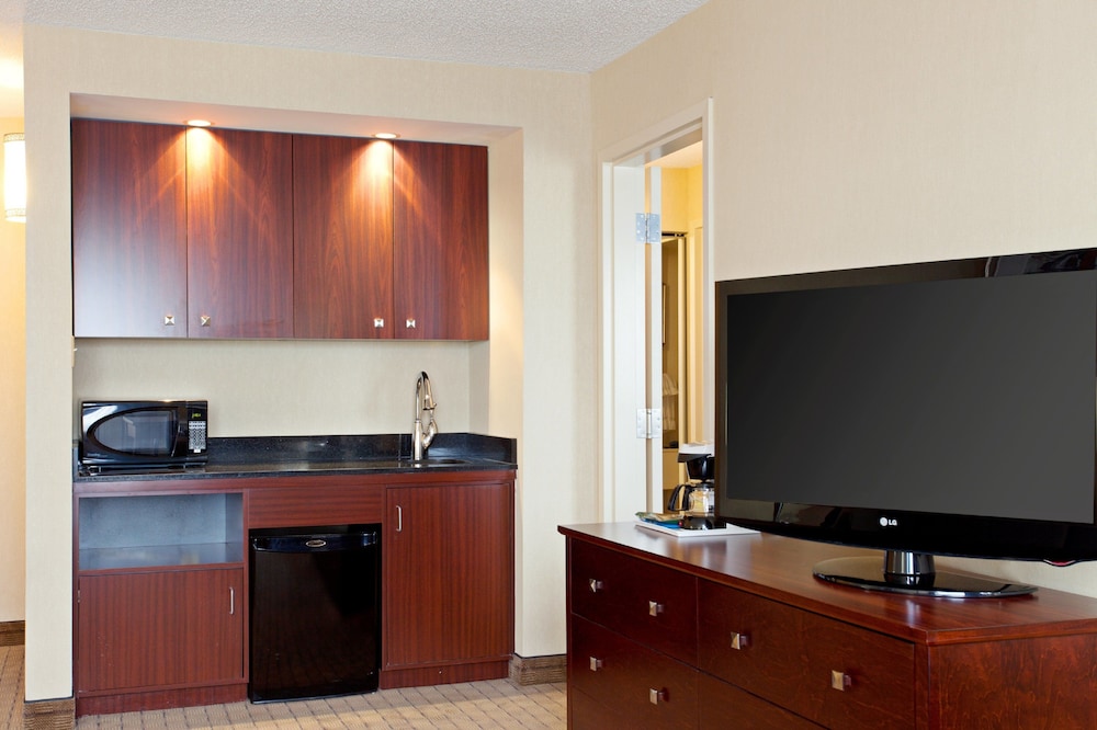 Holiday Inn Hotel And Suites Winnipeg Downtown 66/78
