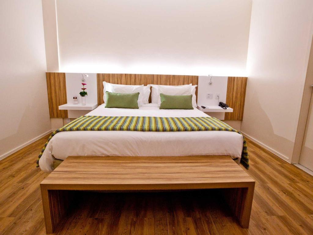 UPGRADE, QUEEN BED