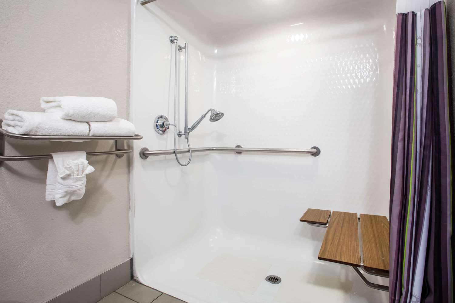 La Quinta Inn & Suites by Wyndham Pontoon Beach 35/37