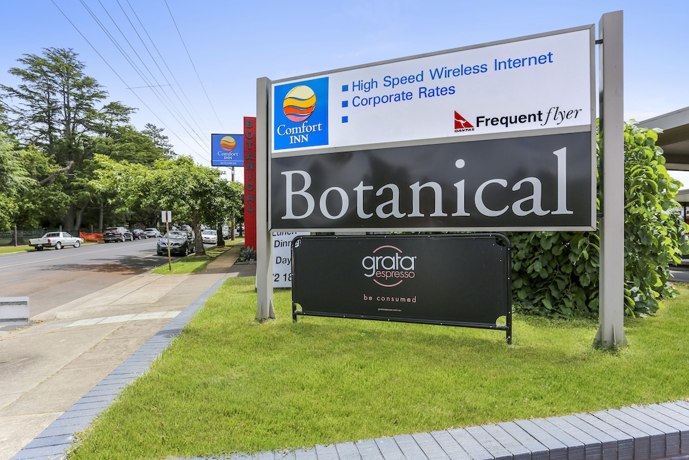 Botanical Hotel 5/36