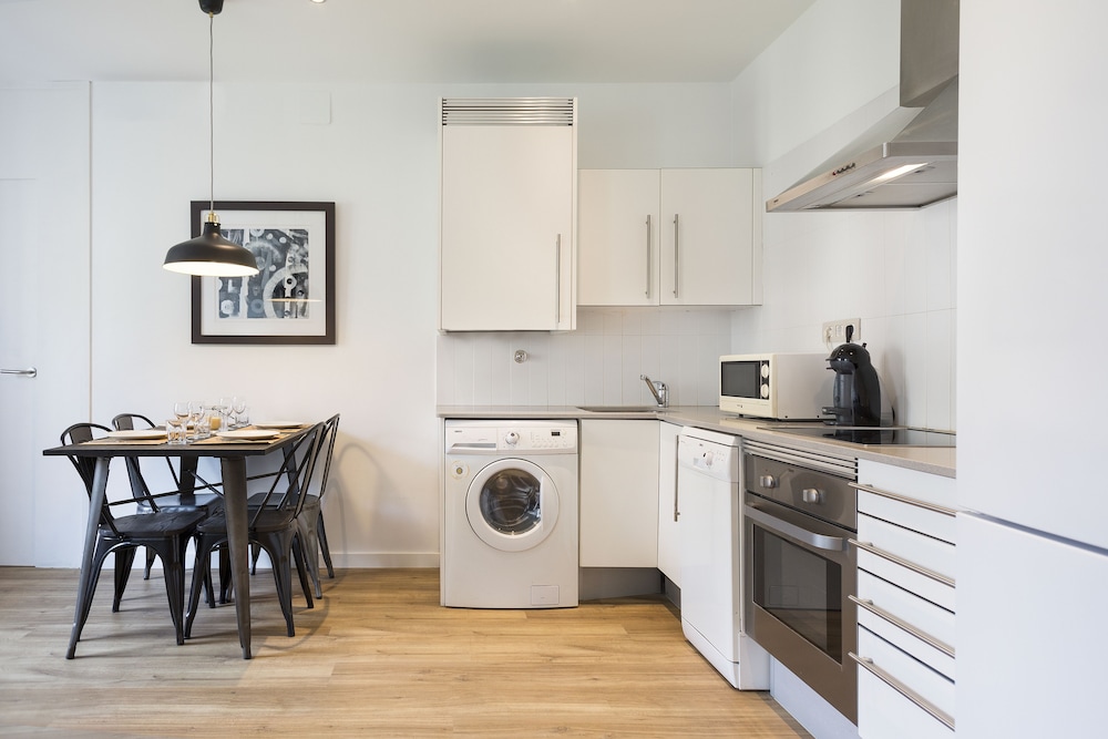 Amister Apartments 39/43