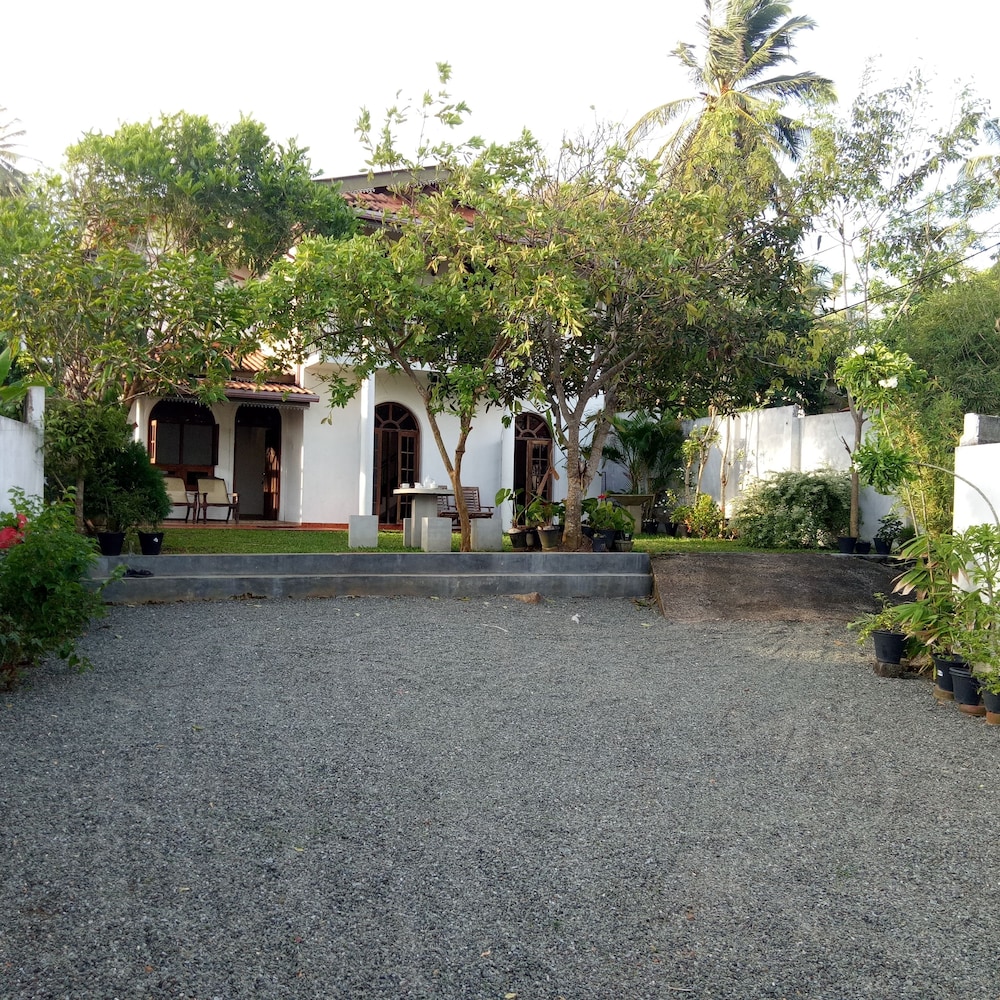 White House Villa 20/22