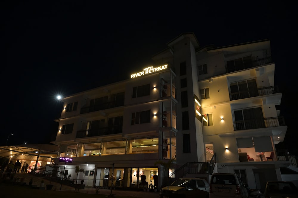 Hotel River Retreat 1/28