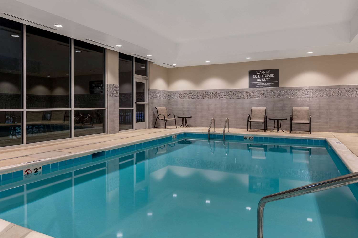 La Quinta Inn & Suites by Wyndham Greensboro Arpt High Point 24/52
